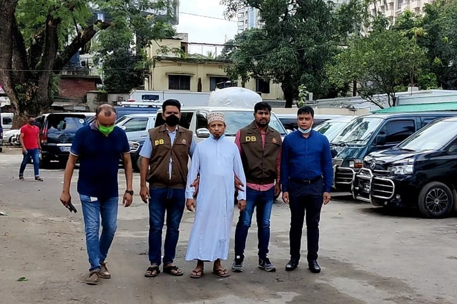 মুফতি ইব্রাহীম ডিবির হাতে আটক